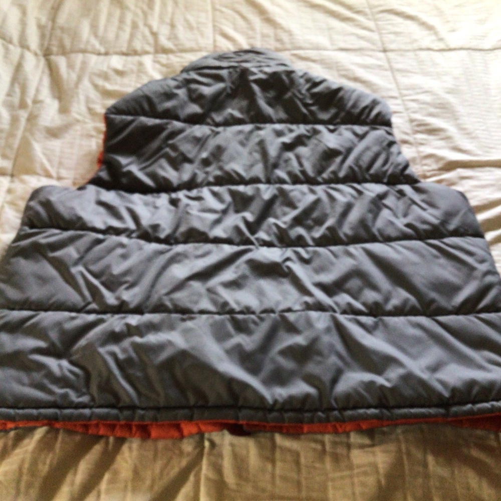 Reversible puffer vest - Picture 2 of 6